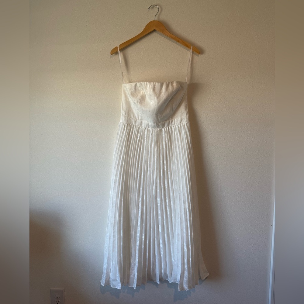 Lulu's Strapless White Pleated Dress